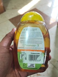 MAMAEARTH VITAMIN C BODY WASH.