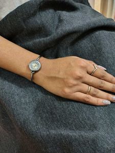 Silver Sleek Watch- Latest Trend