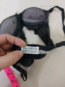 Cute-Bow design black lace bra