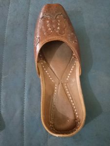 Butterfly Design Punjabi Jutti