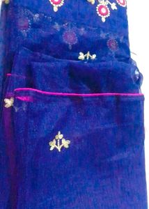 महिलाओं के लिए न्यू डिजाइनर नेवी ब्लू कलर में साड़