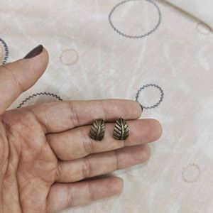 Beige Shorts with free earrings