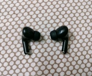 Negotiable Airpods Apple