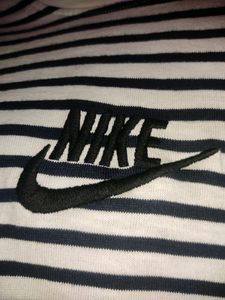 Nike Striped Unisex T-shirt 👕