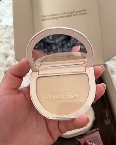 RARE BEAUTY PRESSED POWDER