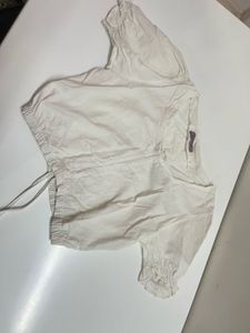 Vintage-Inspired White Cotton Puff Sleeve Crop Top