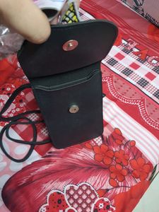 Black mobile sling bag