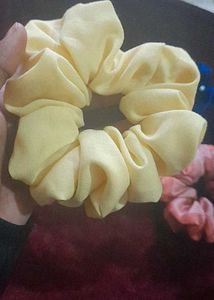 Handmade Set Of 4 Scrunchies+ 🎁