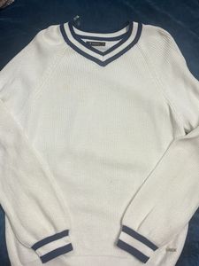 Stylish White V-Neck Sweater