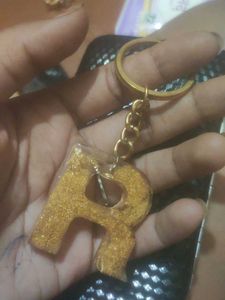 Resin Keycahin Of Letter R