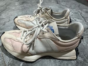 New Balance 327 Women Sneaker