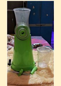 Hand Juicer With Glass