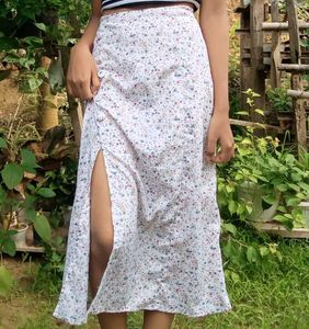 Floral Slit Cut Skirt 🦢