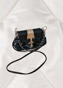 Chic Chain Patent Leather Crossbody Bag