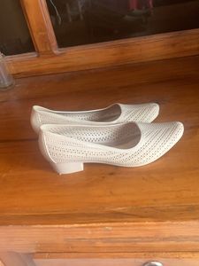 Ladies Shoe