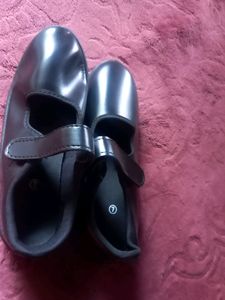 New School Shoe(size 7