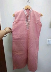 Beautiful Kurta With Zardozi Detailing On Neckline