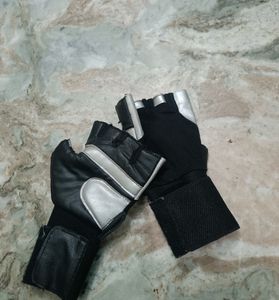 GYM Glove, In perfect Condition