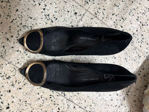 Black Pumps