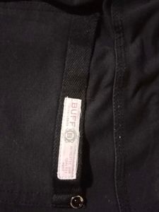 It&#39;s a pure black cotton jeans type lower