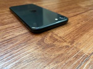 iPhone SE 2020 Black 64 gb Like New