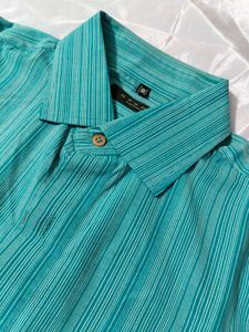 Men&#39;s Striped Casual Shirt