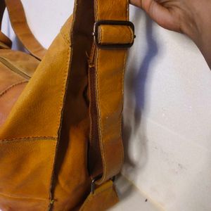 Harpa Shoulder Bag