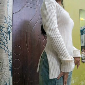 Ribbed V-Neck Knitted Top