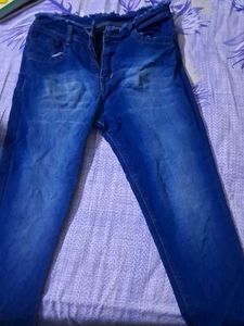 4 Dress 2 Denim Pant Benetton 1 Shirt One T- Shir