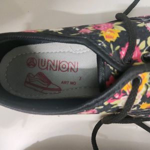 Black Floral Printed Casual Shoes