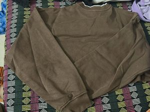 a cute crop H&amp;M sweatshirt