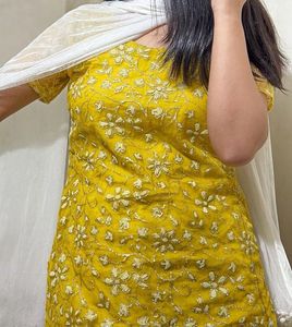 beutiful short kurti and skirt