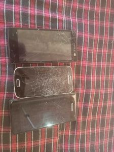 Dead Scrap Phones For Parts