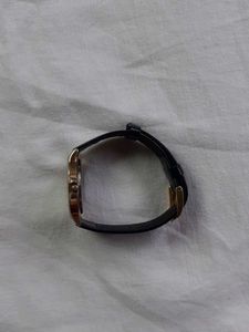 (1995) D&#39;SIGNER ANTIQUE ANALOG WATCH.