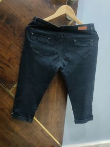 Black Denim Capri With Cute Button Ends And Pockets