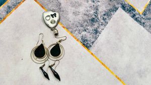 Set Of 2 Earrings And One Batch