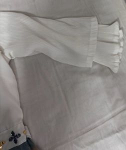 WHITE PATTERNED TOP