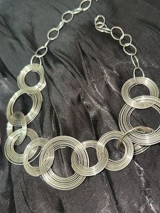 Fancy glam Loop Necklace 🩶