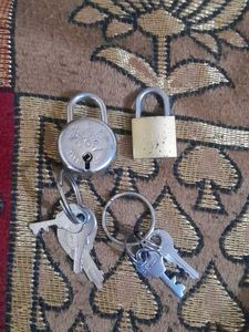 padlock 🔐 keys 🔑