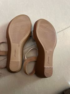 Bata Wedges