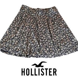 Hollister Velour Floral Skirt in Navy Blue & Cream