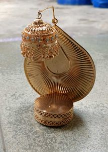 Golden Showpiece