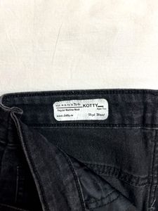 Black Straight Fit Jeans 🖤