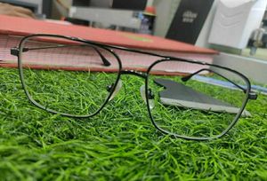 Aviator Style Black Metal Frame Glasses
