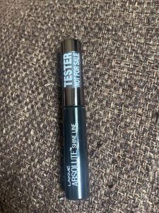 Lakme Absolute Shine Line