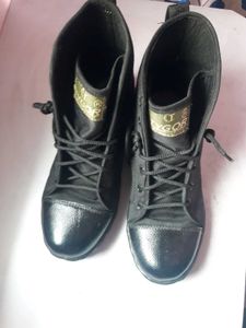 Black Cow Boy Boots For Both Men And Women