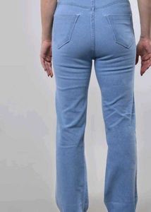 Light Wash Frayed Hem Jeans