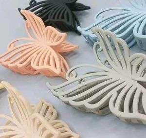 Butterfly Korean Clutcher