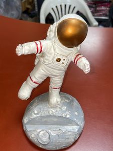 Stylish Resin Figurines Antique Astronaut Mobile S
