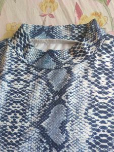 Stylish Snakeskin Print Top